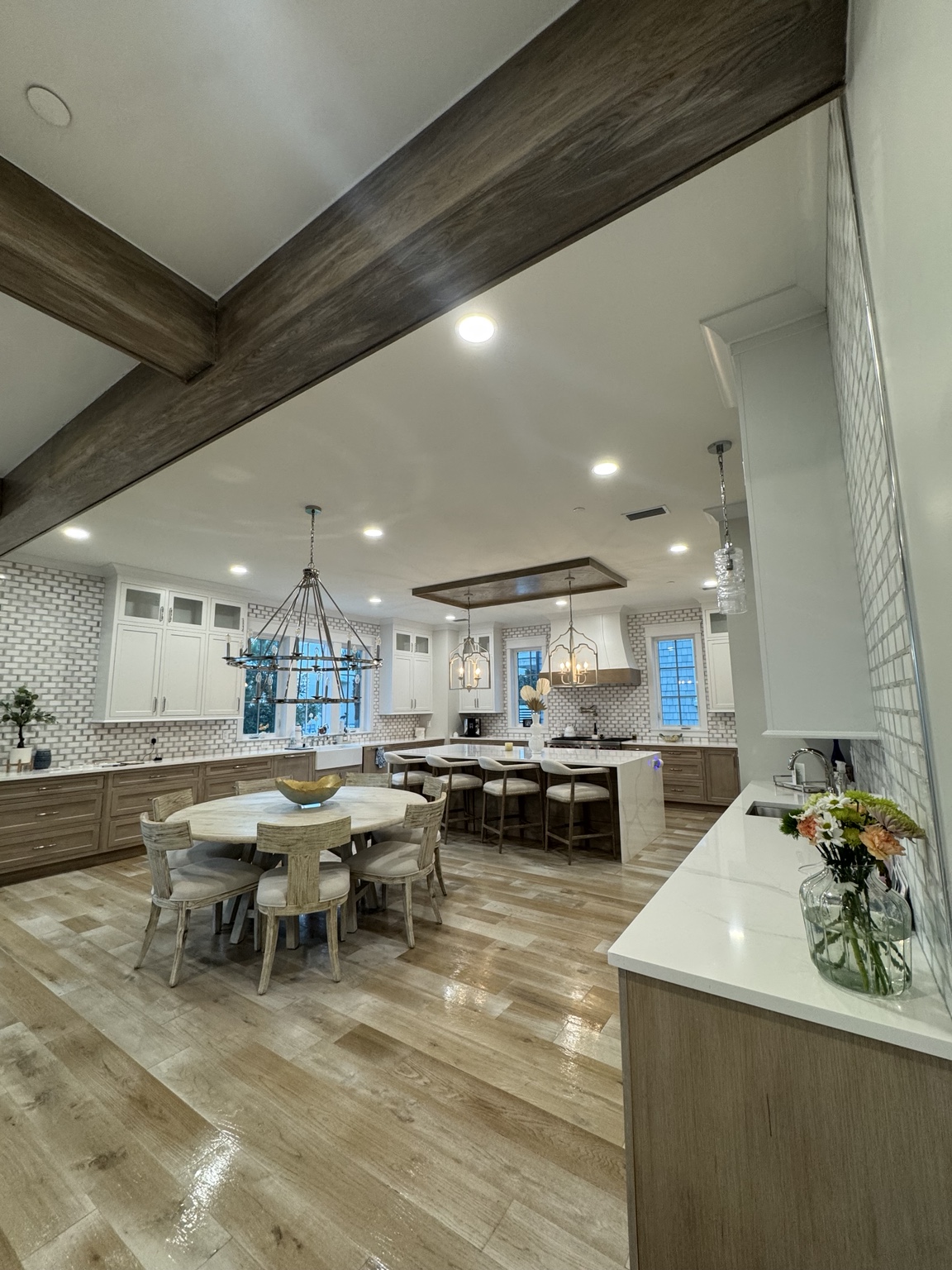 Professionally cleaned kitchen and dining area